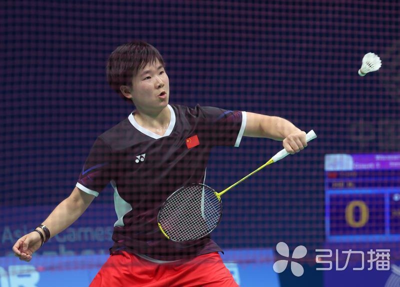 中更加显得 中更加显得